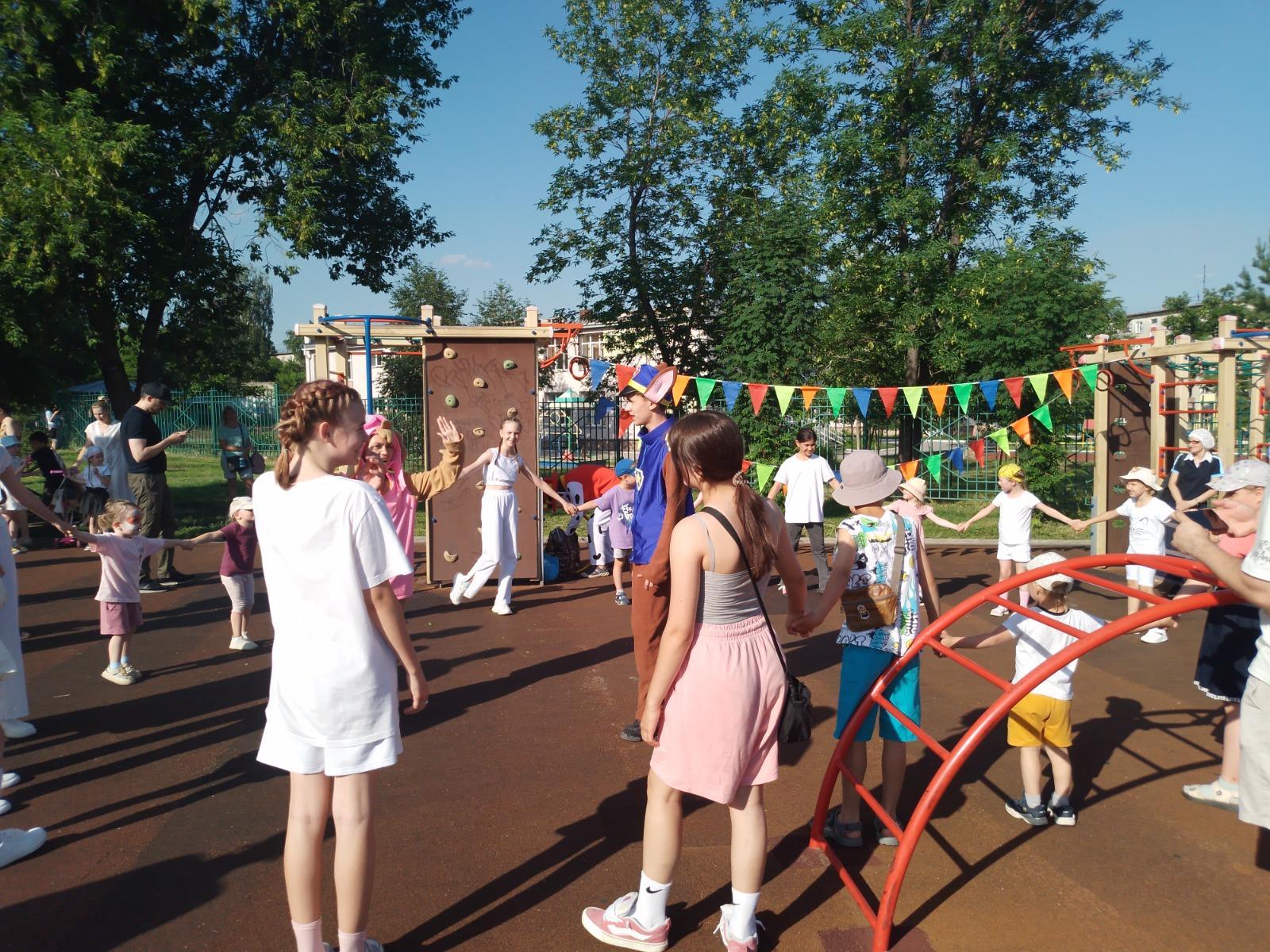 Фото День города отметили в сквере «Новогодний» в Новосибирске 3 - Сиб.ФМ Фото День города отметили в сквере «Новогодний» в Новосибирске 3